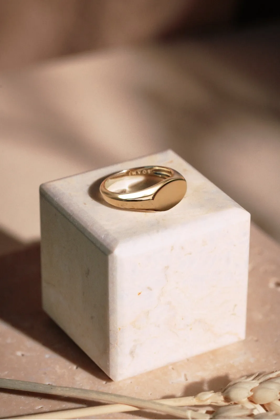 BEA OVAL SIGNET RING