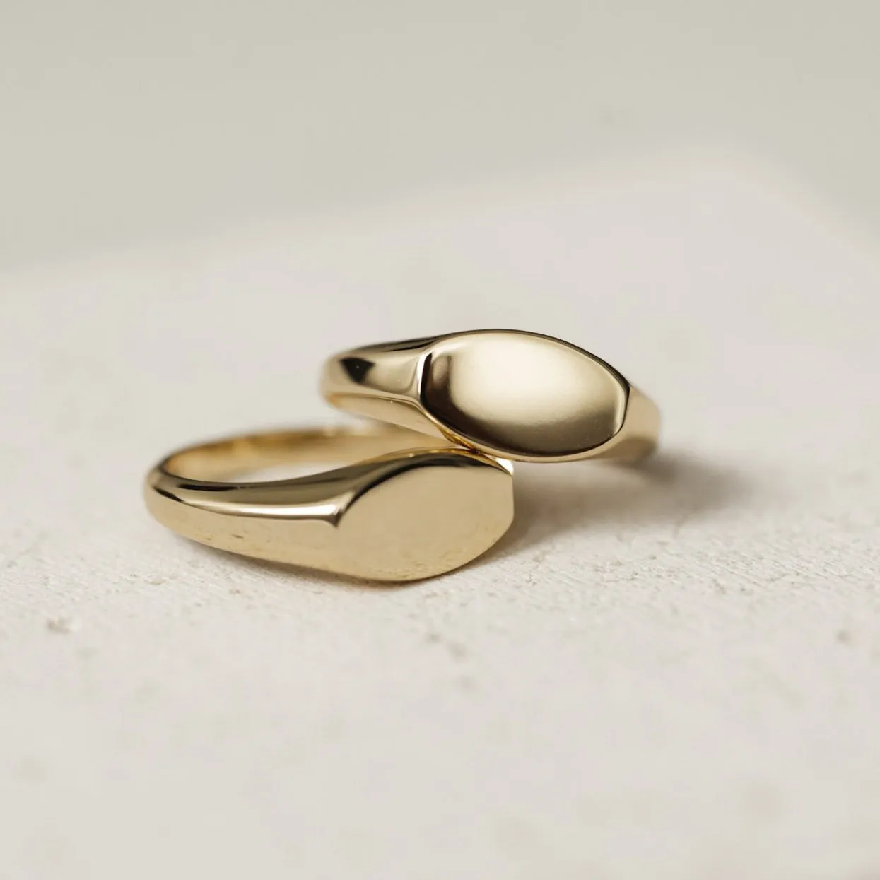 BEA OVAL SIGNET RING