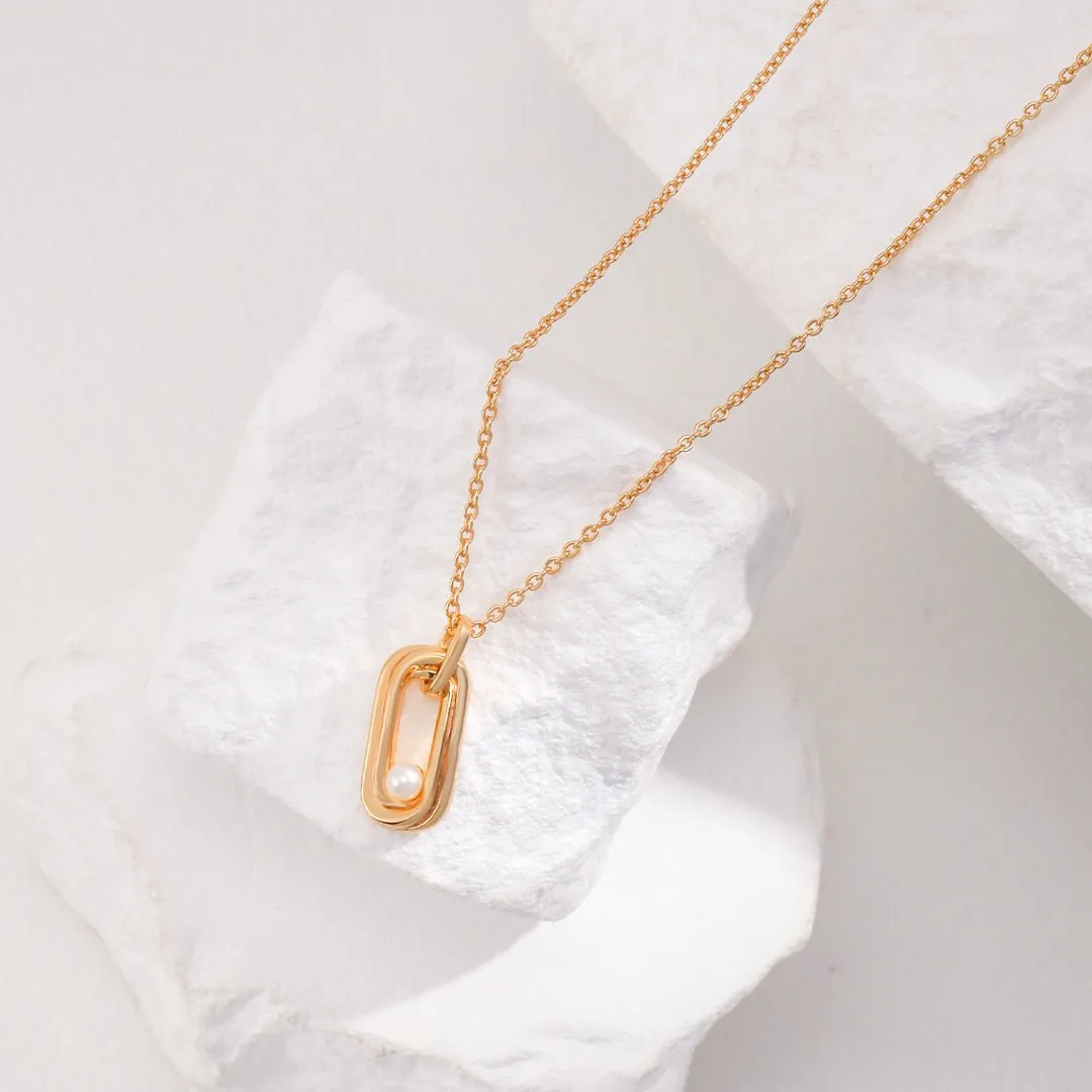 Oval Line Twisted Pearl Pendant Necklace