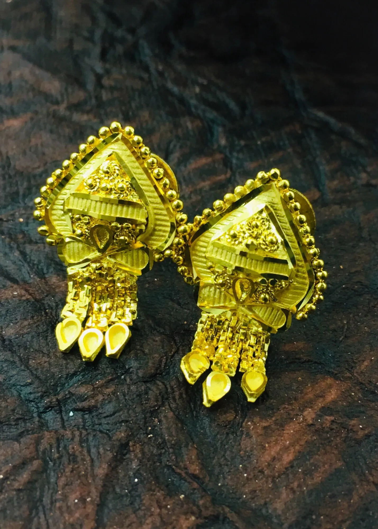 STYLISH GOLD STUDS