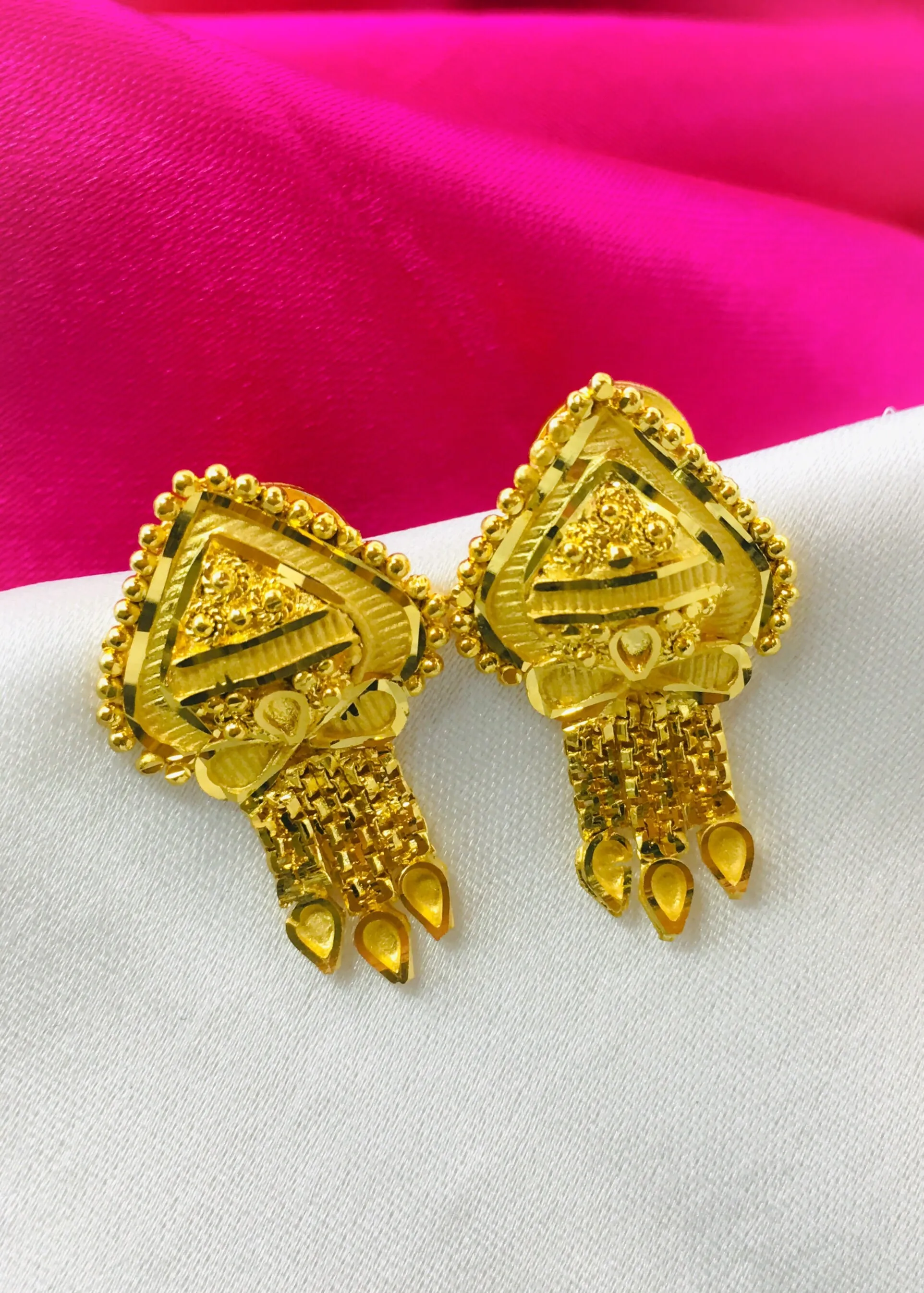 STYLISH GOLD STUDS