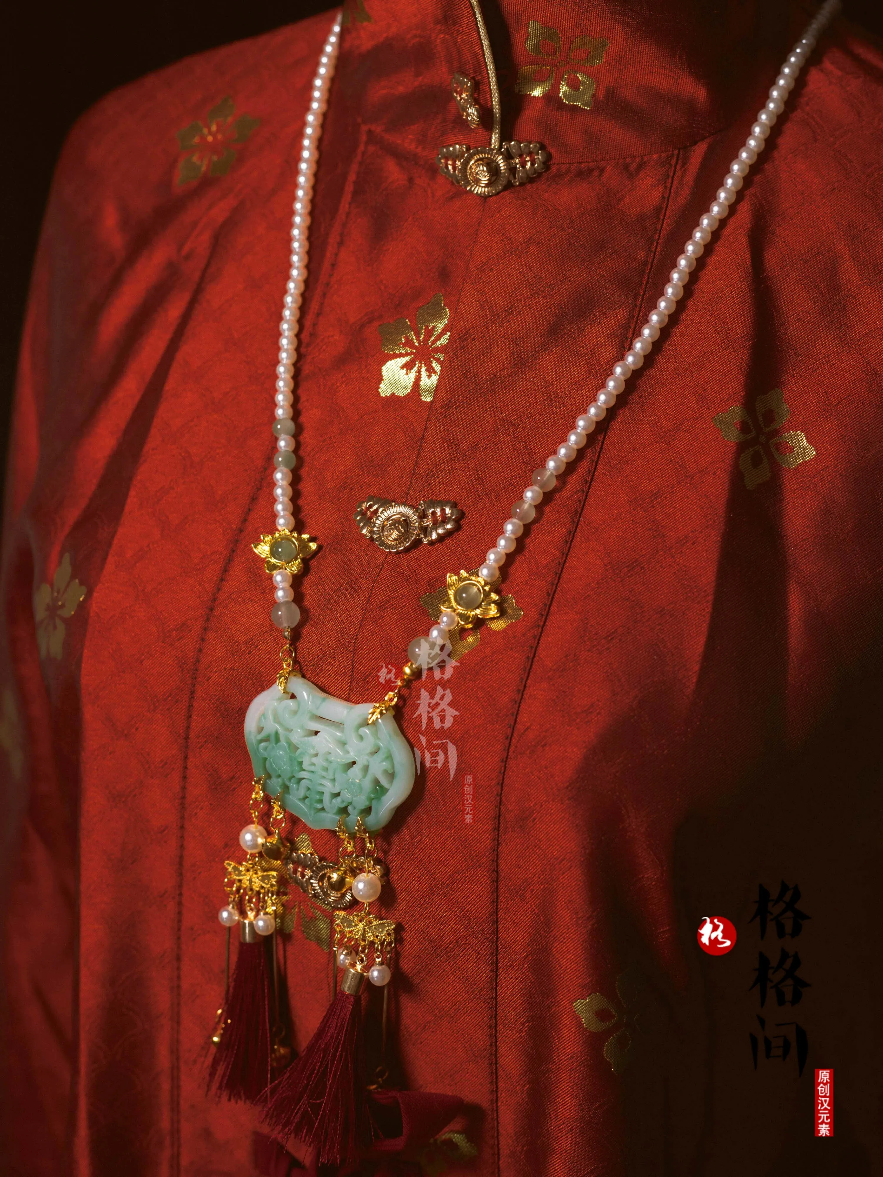 Yuling Suo 玉铃锁 Jade Bell Locket Late Ming Dynasty Back Cloud Necklace